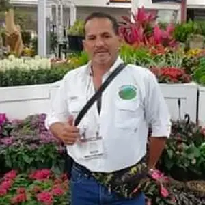 Felipe Vega, Fundador y propietario